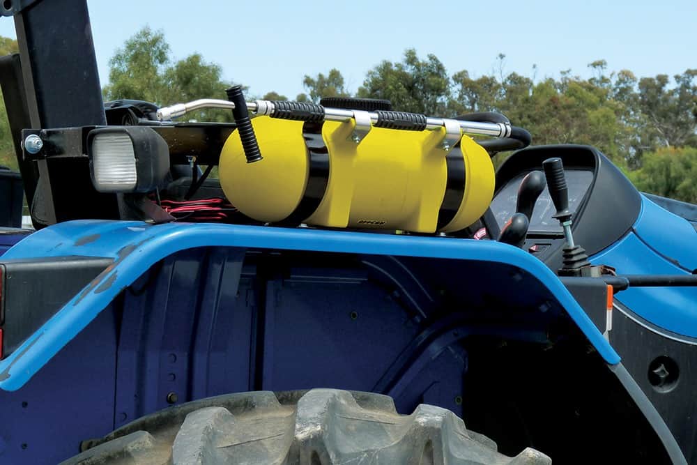 TTi™ 10L StandBy10™ Tractor-Mount Portable Hand-Held Fire Fighter - Image 3