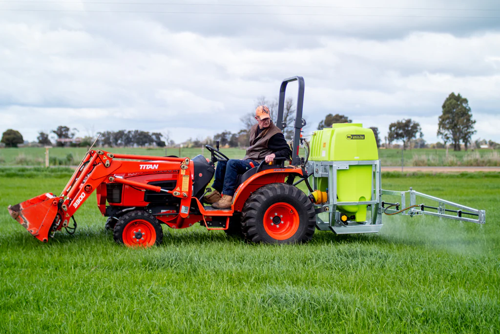 400L LinkOn™ 3PL Tractor Boom Sprayer with 22l/min pump and 3-way reg - Image 11